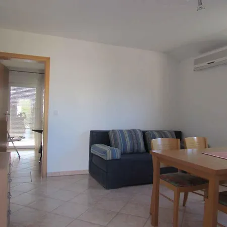 In Sv. Filip I Jakov 53897 *